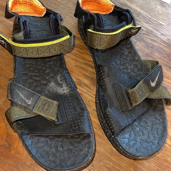 Nike Air Deshütz - Sig Zane - Picture 2 of 16